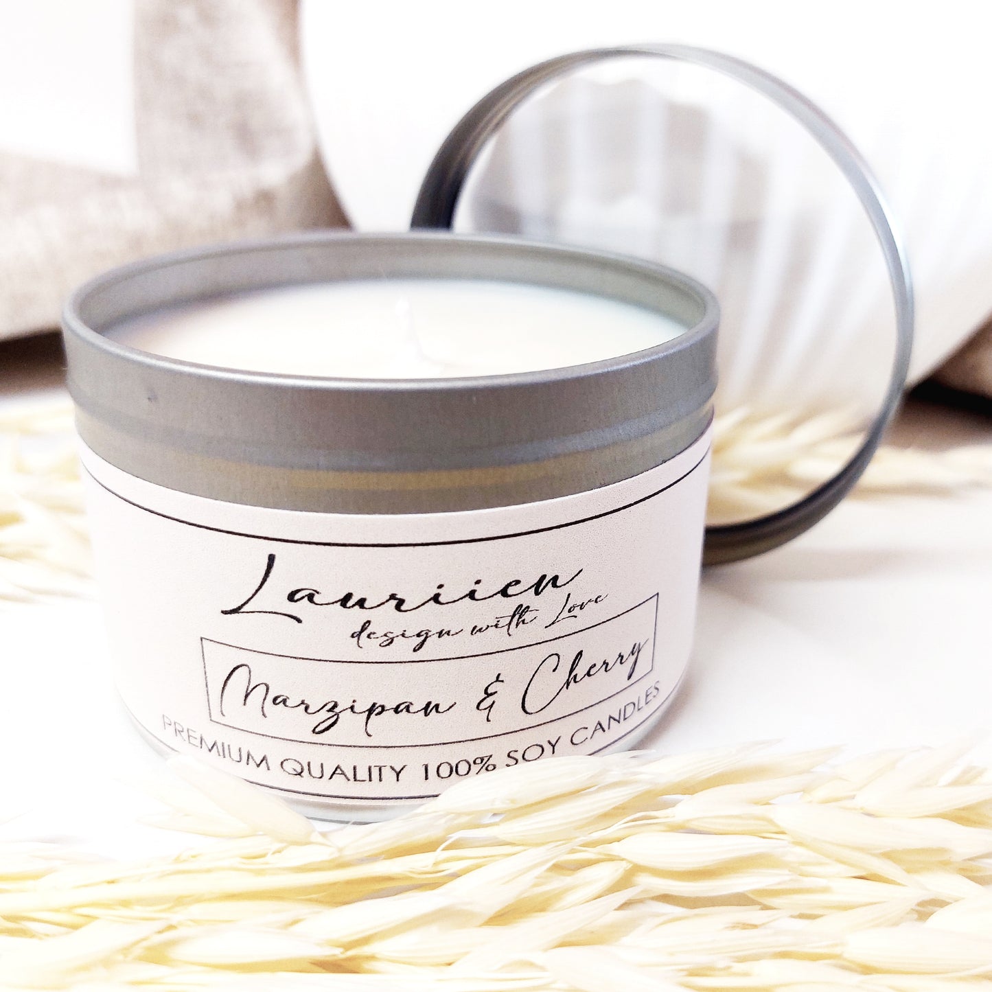 LAURIIEN MARCIPÁN ÉS MEGGY