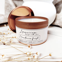 Lauriien BIOSOY illatgyertyák a romantikus, nyogodt pillanatok elengedhetetlen kellékei. Légy részese Te is a természetes varázslatnak