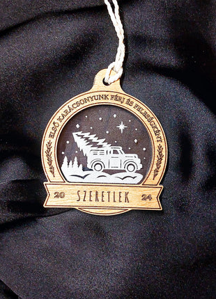 Fa- akril gravírozott dísz ELSŐ KARÁCSONYUNK